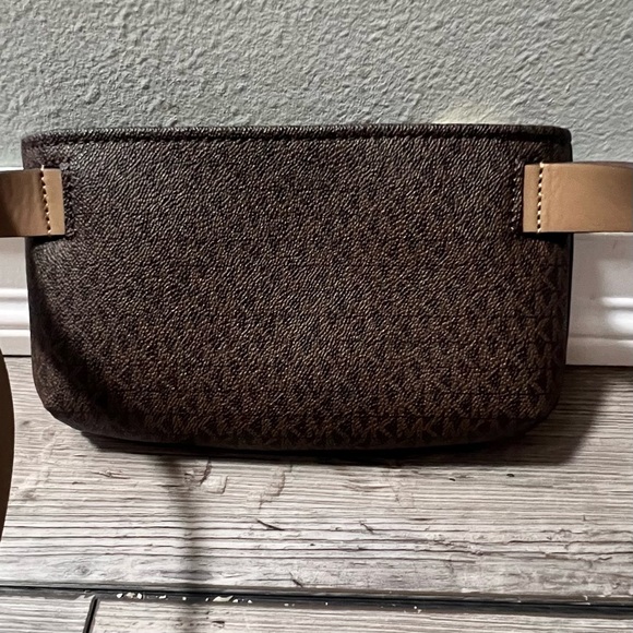 NEW Michael Kors Chocolate and Beige Belt Bag Crossbody Monogram Gold Accents - Picture 5 of 8